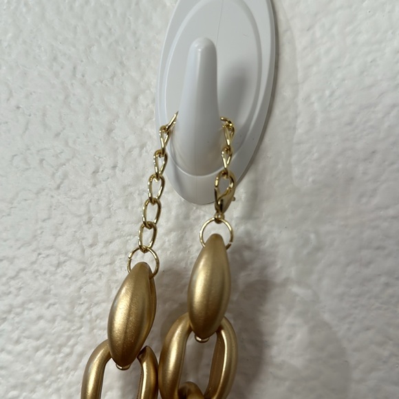 Chunky plastic gold color necklace. - Picture 4 of 4